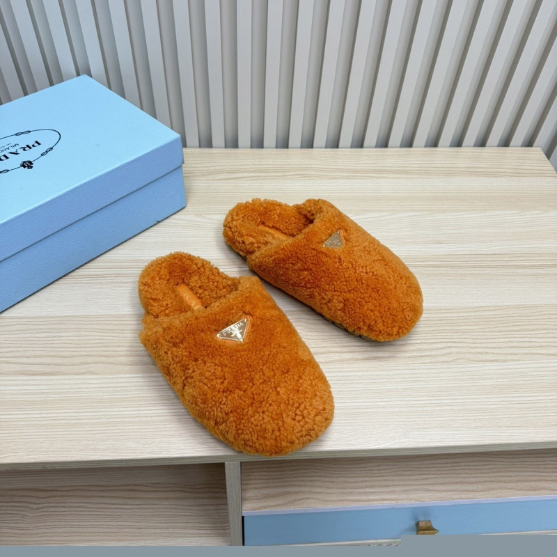 Pra*a slippers